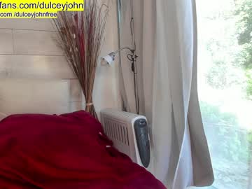 girl
        dulceyjohn cam image #4007200