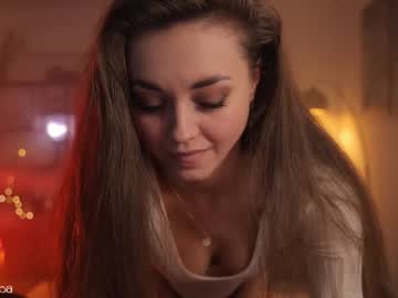 girl
        lettymoa cam image #6182332