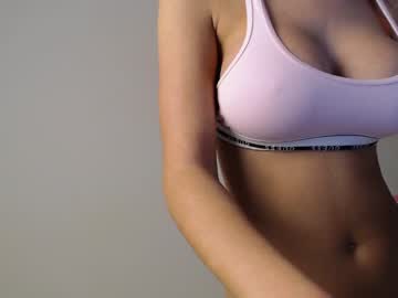girl
        trixie_taylor cam image #3264741