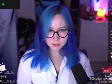 girl
        blue_mooncat cam image #1448146