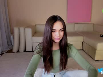 girl
        hollyextra cam image #1564051
