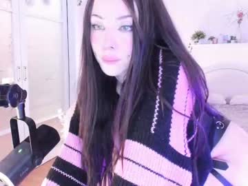 girl
        shesnotuwu cam image #4077734