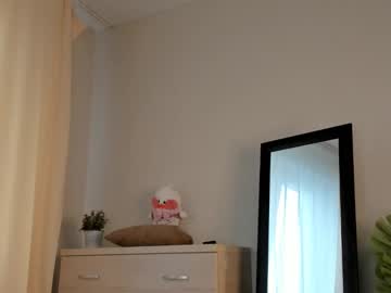 girl
        w1xll cam image #6925509