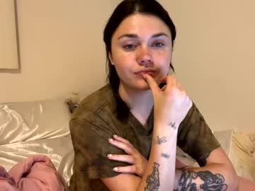 girl
        cassidyyqueen cam image #1638244