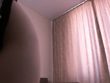 girl
        little_carolina cam image #1574193