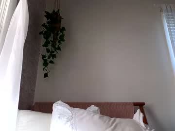 girl
        littlegreekflower cam image #3284505