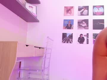 girl
        little_effy18_ cam image #5017962