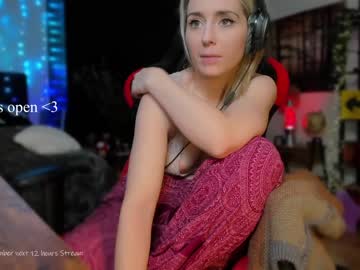 girl
        kimilee22 cam image #3538099