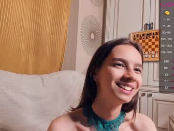 girl
        happiness_call cam image #3000706
