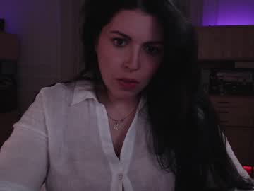 girl
        mila_ cam image #1739317