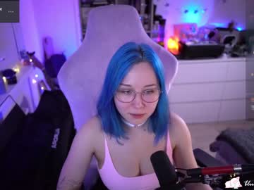 girl
        blue_mooncat cam image #3752141
