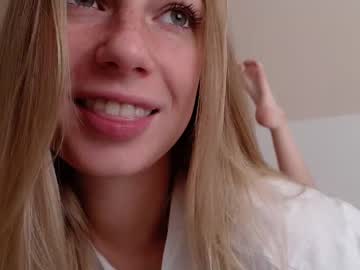 girl
        magic_couple13 cam image #2277420