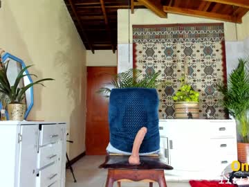 girl
        little_izzi cam image #1657430