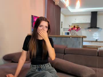girl
        annisdwight cam image #5359559