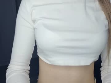 girl
        eldadobson cam image #3175711