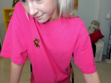 girl
        she_rry cam image #2752760