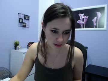 girl
        camille_iam cam image #619436