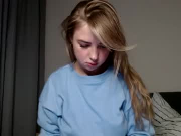 girl
        deinalin cam image #1376732