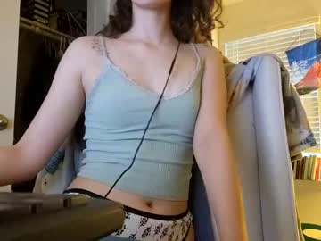 girl
        mothvale cam image #2372143
