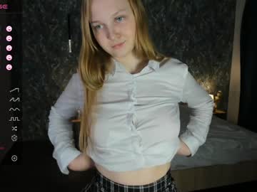 girl
        blondie_alice_ cam image #3419933