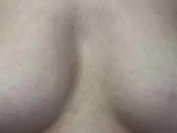 girl
        lauratanguy cam image #5547523