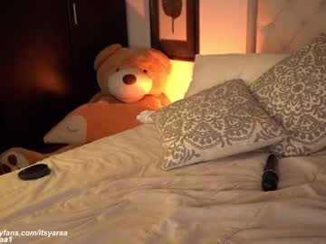 girl
        itsyaraa cam image #1255233