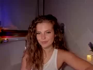 girl
        kosmickate cam image #149000