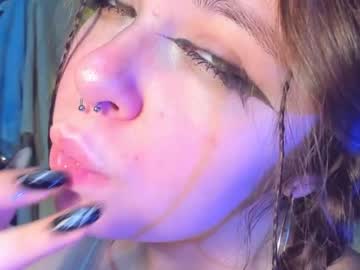girl
        bbbeth_ cam image #1169641