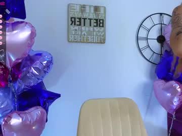 girl
        elizabeth__gray cam image #1719835