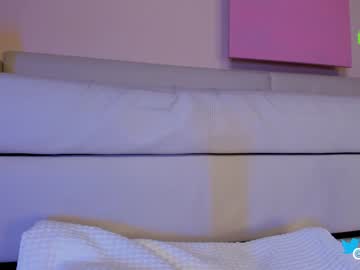 girl
        hollyextra cam image #1571063