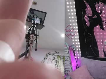 girl
        crimsonkitten cam image #6744192