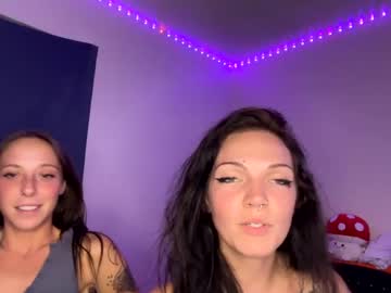 couple Cam Girls Masturbating With Dildos On Chaturbate with mamakinchen24