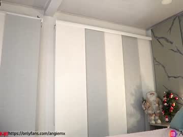 girl
        nina_mon cam image #3073550
