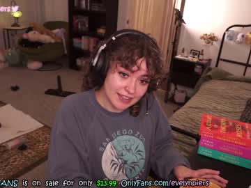 girl
        evelynpiers cam image #1751473