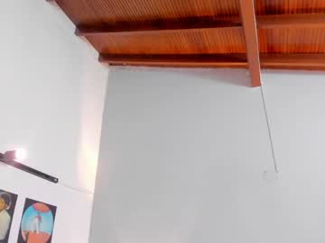 girl
        little_effy18 cam image #2260294