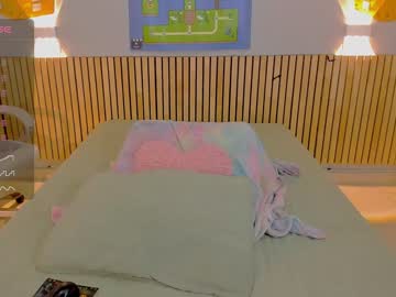 girl
        little_effy18 cam image #2725331