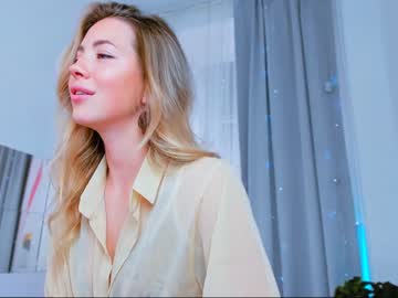 girl
        emmi_rosee cam image #1739232