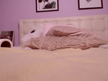 girl
        courtney_luv cam image #1306929