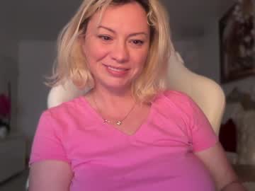 girl
        kiradivine cam image #6423696