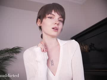 girl
        auddicted cam image #2010482