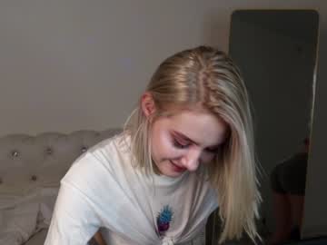 girl
        oliviabr0wn cam image #331142