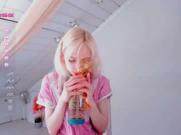 girl
        bettybarnett cam image #1745690