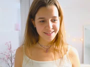 girl
        eli_sun cam image #1151158