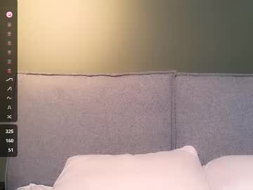 girl
        siberian_siren cam image #6621553