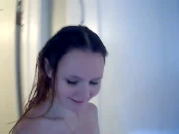 girl
        brittbratt24 cam image #1779006