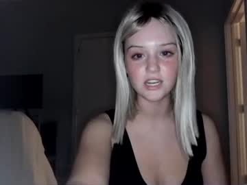 girl
        rubylanee cam image #3753757