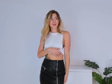 girl
        emmi_rosee cam image #196382