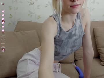 girl
        brittany_bird cam image #3940785