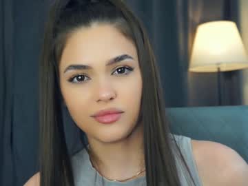 girl
        zarabeamer cam image #6791678