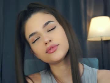 girl
        zarabeamer cam image #6791928